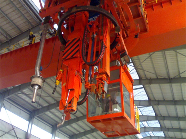 Multifunction Crane for Electrolytic Aluminum